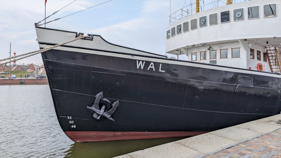 Dampfeisbrecher Wal in Bremerhaven