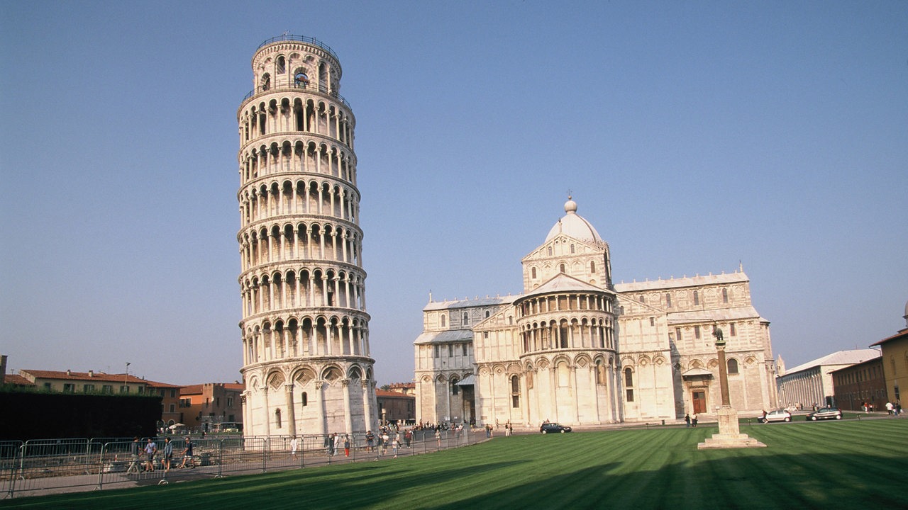 Schiefer Turm von Pisa neben dem Dom an der Piazza del Duomo (2001)