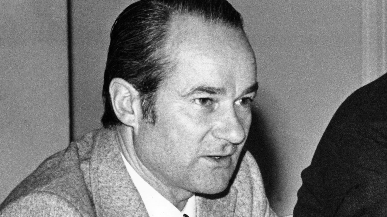 Reinhard Mohn auf einer Bertelsmann-Pressekonferenz im Jahre 1975 (Archivbild)