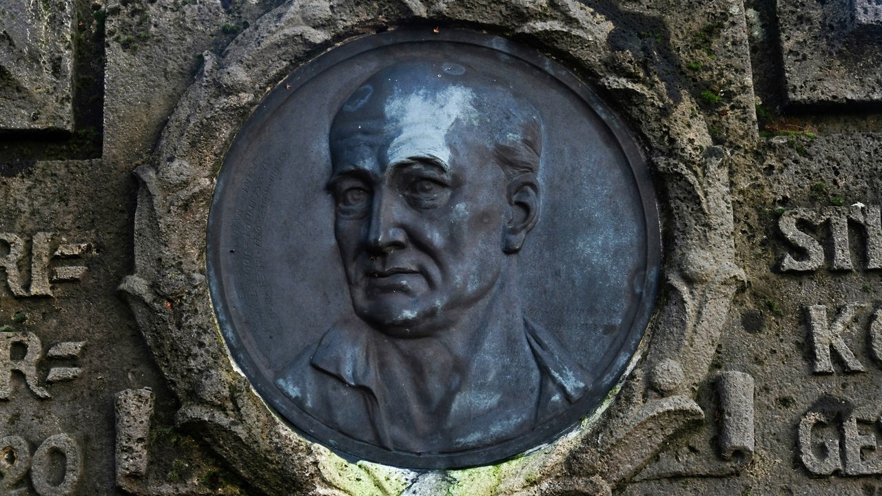 Ein Bildnis von Jürgen Christian Findorff auf seinem Grab in Islersheim