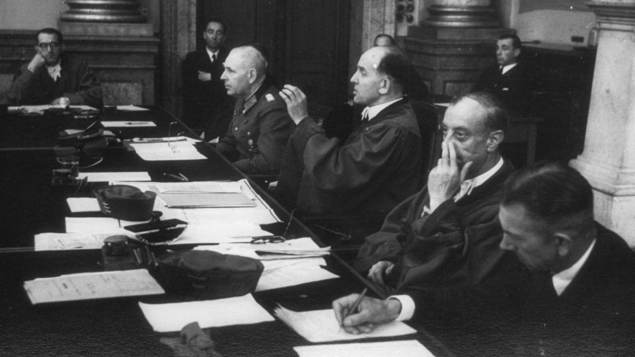 Der Präsident des Volksgerichtshofes, Roland Freisler, während der Vernehmung 1944 (Archivbild)