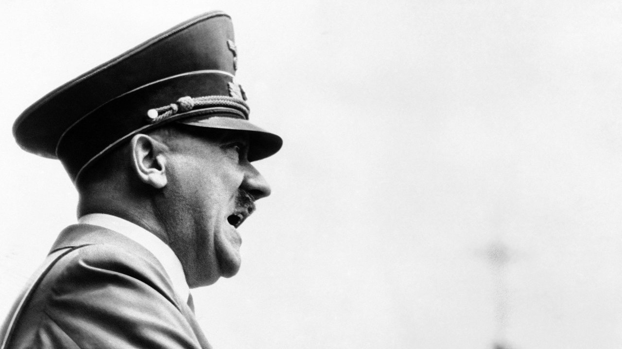 Adolf Hitler spricht auf einer Kundgebung (Archivbild)