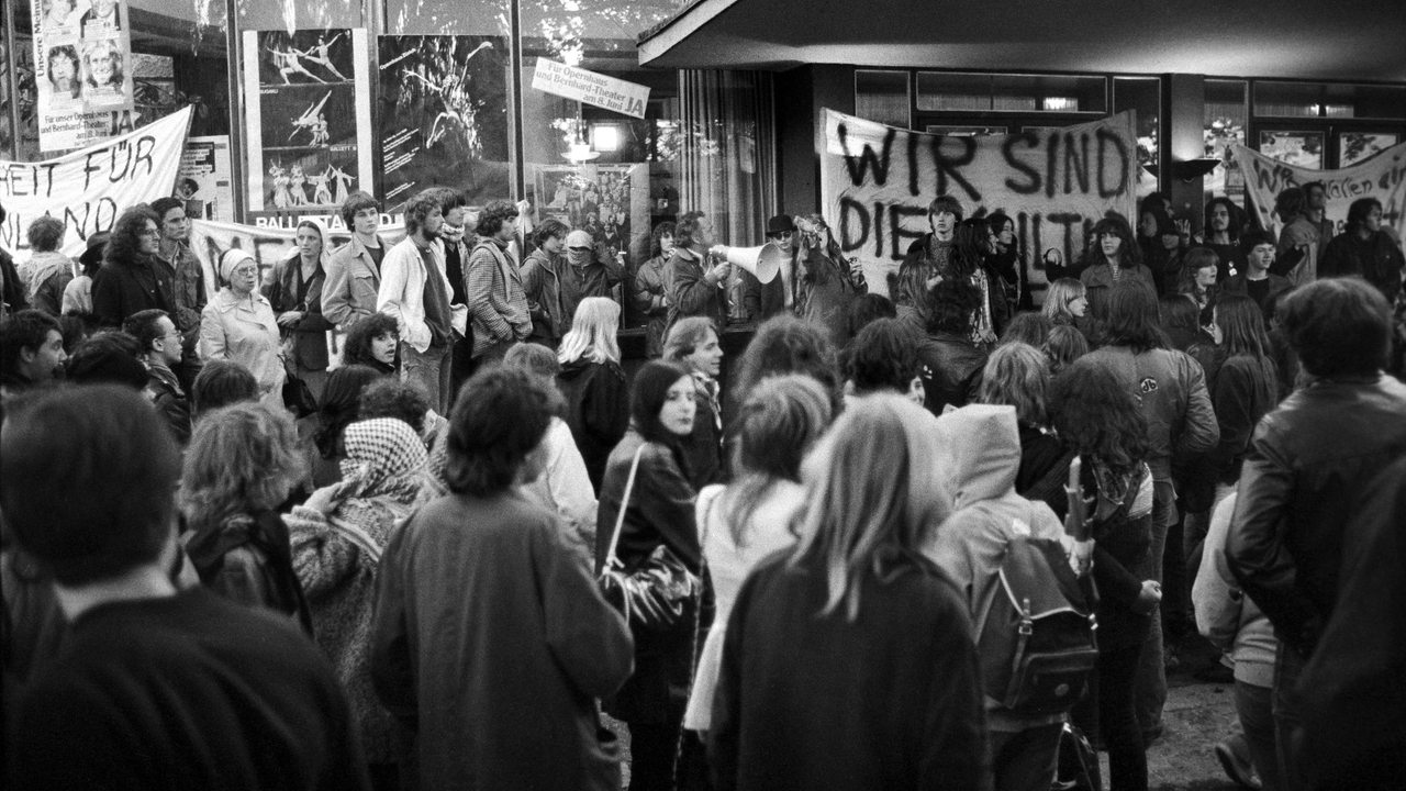 Demonstration von Jugendlichen vom Zürcher Bellevue zum Opernhaus am 30. Mai 1980.