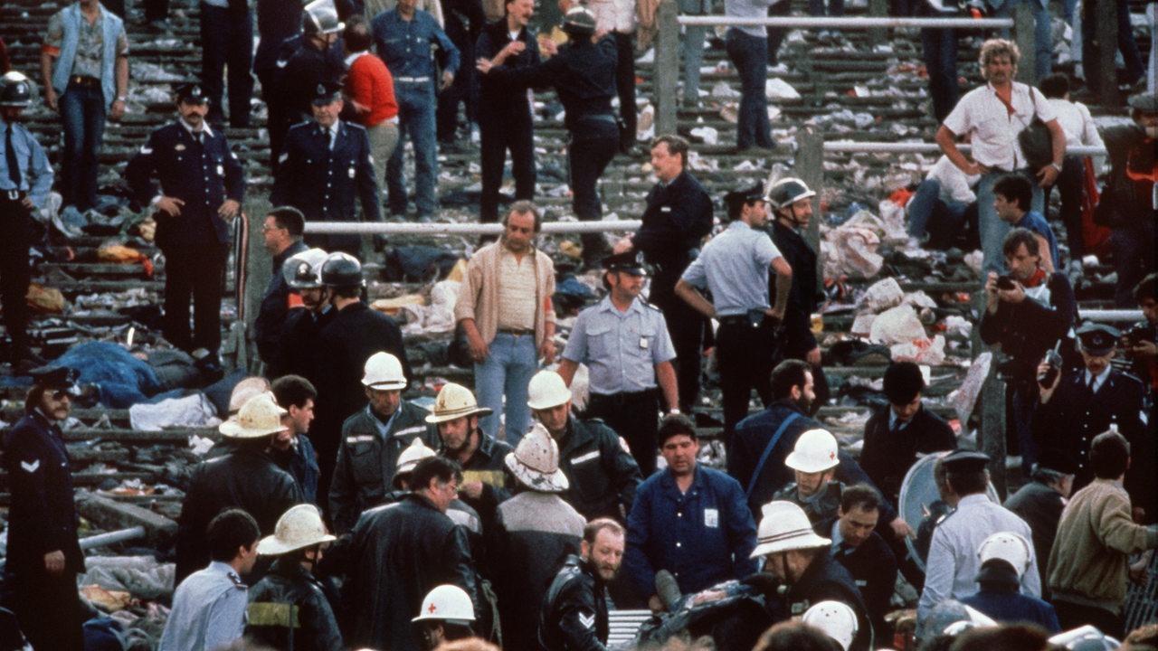 Bei schweren Krawallen vor Beginn des Fußball-Europapokal-Finalspiels zwischen dem FC Liverpool und Juventus Turin kamen am 29.5.1985 im Brüsseler Heysel-Stadion 40 Menschen ums Leben. (Archivbild)