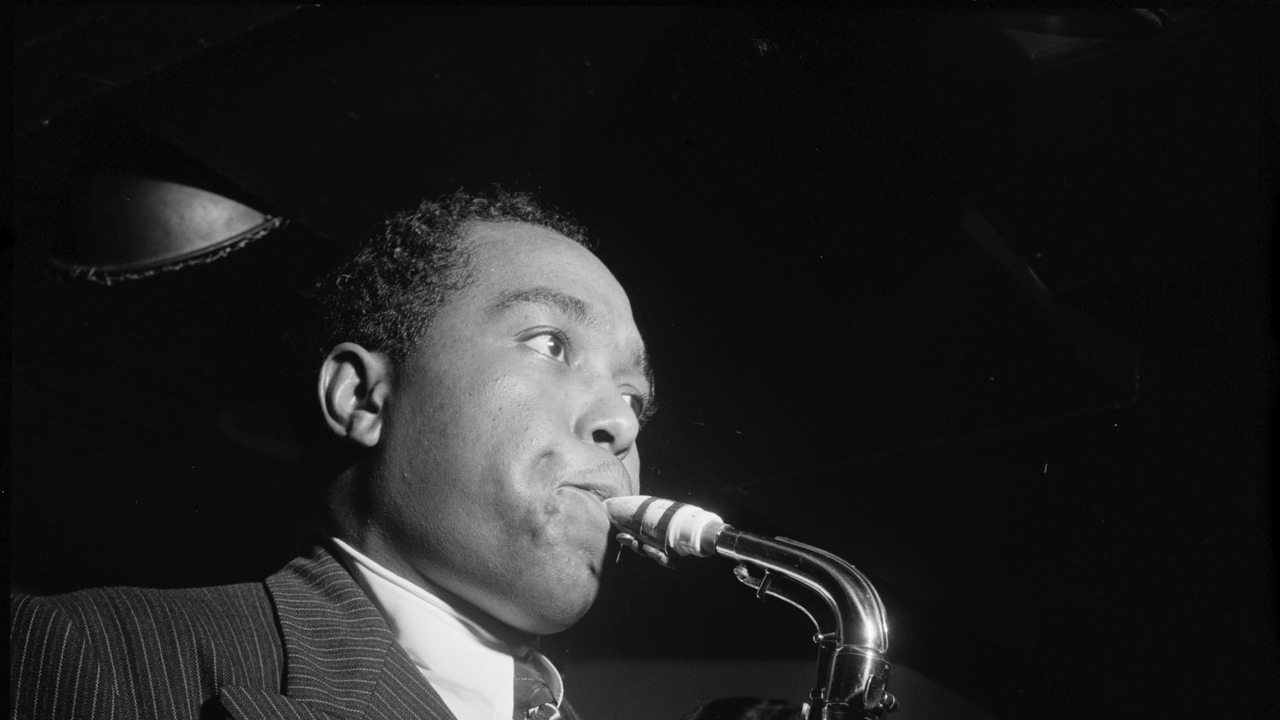 Charlie Parker spielt Saxofon im Jahre 1947 (Archivbild)