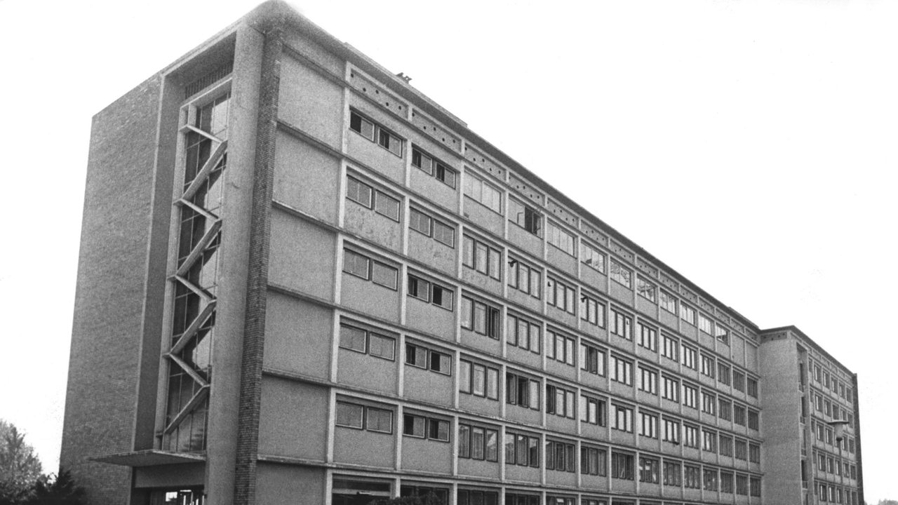 Blick auf das Gebäude des Bundesamtes für Verfassungsschutz in Köln, aufgenommen am 28. September 1970 (Archivbild)
