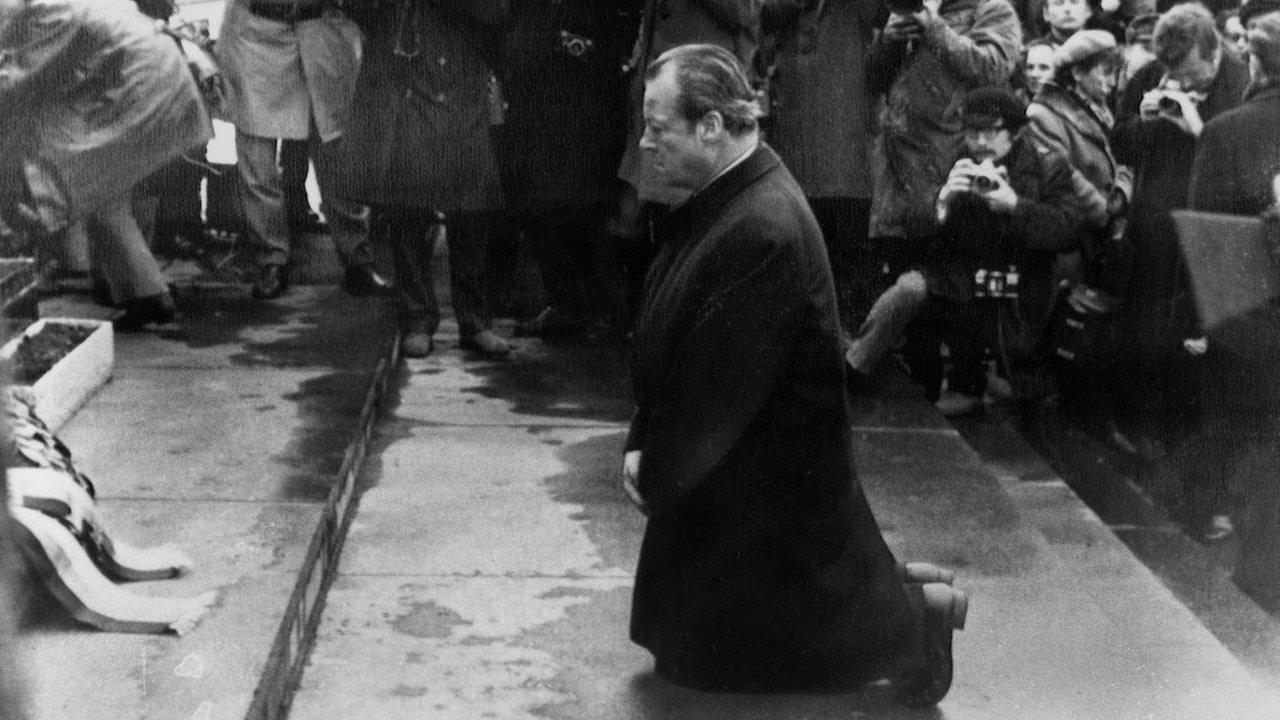 Willy Brandt beim Kniefall in Warschau am 6.12.1970
