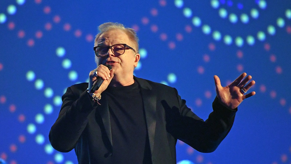Herbert Grönemeyer singt bei einem Auftritt.