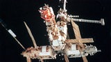 Die Raumstation "Mir" 1998 im Weltall (Archivbild)