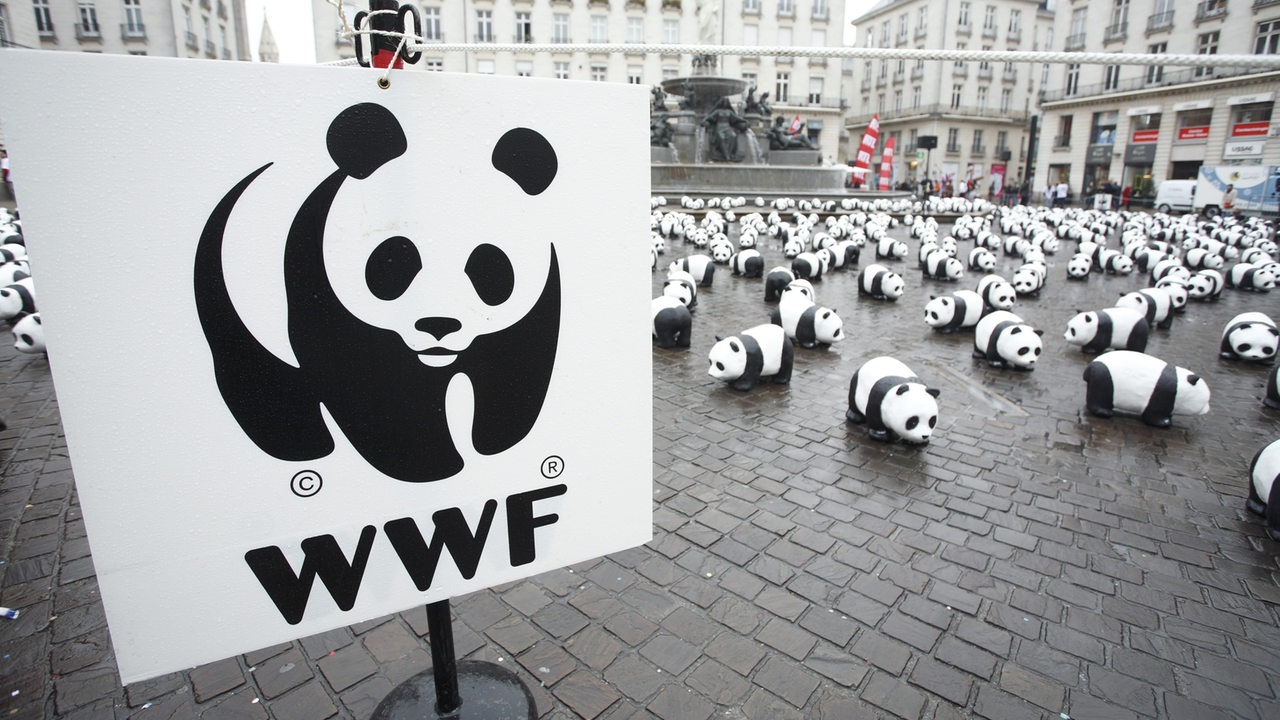 Schild der Tierschutzorganisation WWF.