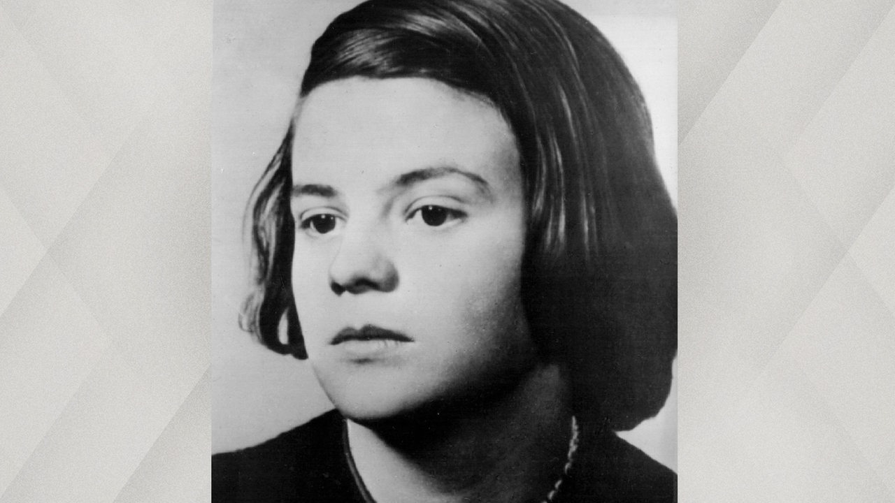 Das undatierte Archivbild zeigt Sophie Scholl, die am 22. Februar 1943 im Münchner Gefängnis Stadelheim von den Nationalsozialisten zusammen mit ihrem Bruder Hans und Christoph Probst hingerichtet wurde. 