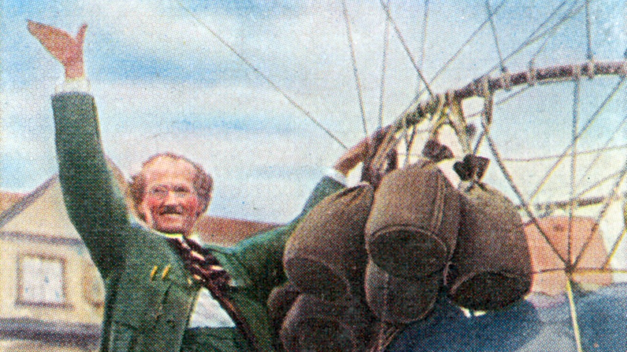 Der Schweizer Auguste Piccard steigt nach dem Rekordflug aus seiner Ballonkapsel (Archivbild)