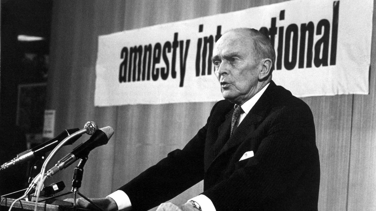 Der irische Jurist und Politiker Sean MacBride während einer Eröffnung einer Tagung von Amnesty International 1973 in Wien (Archivbild)