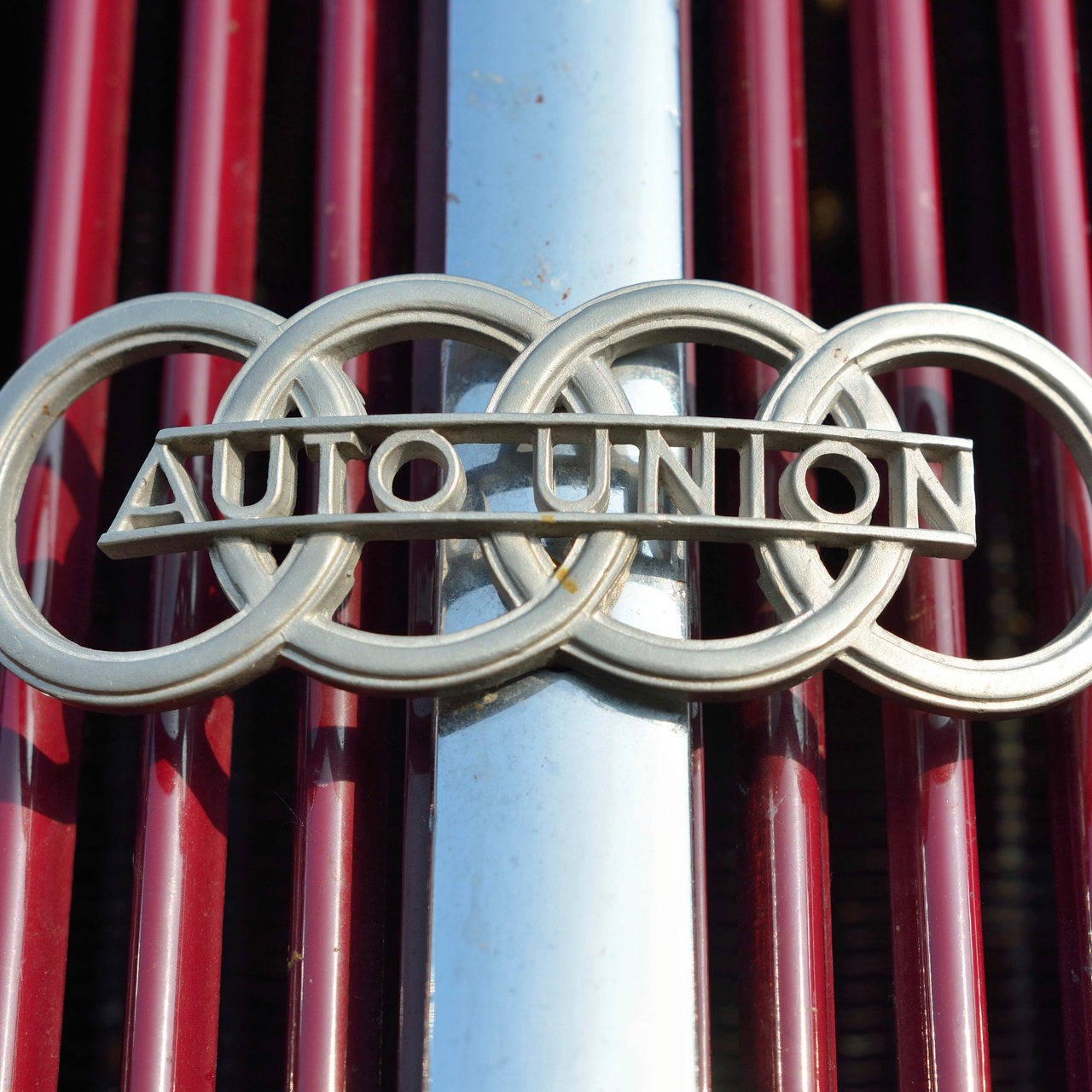 Auto Union Logo, Detail an einem Oldtimer