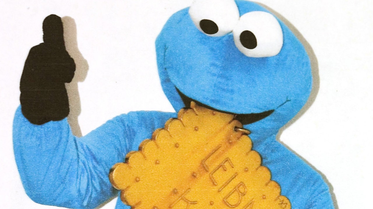 In einem neuen Brief mit Foto kündigte der mutmaßliche Dieb des Bahlsen-Wahrzeichens an, dem Unternehmen den vergoldeten Keks zurückzugeben.