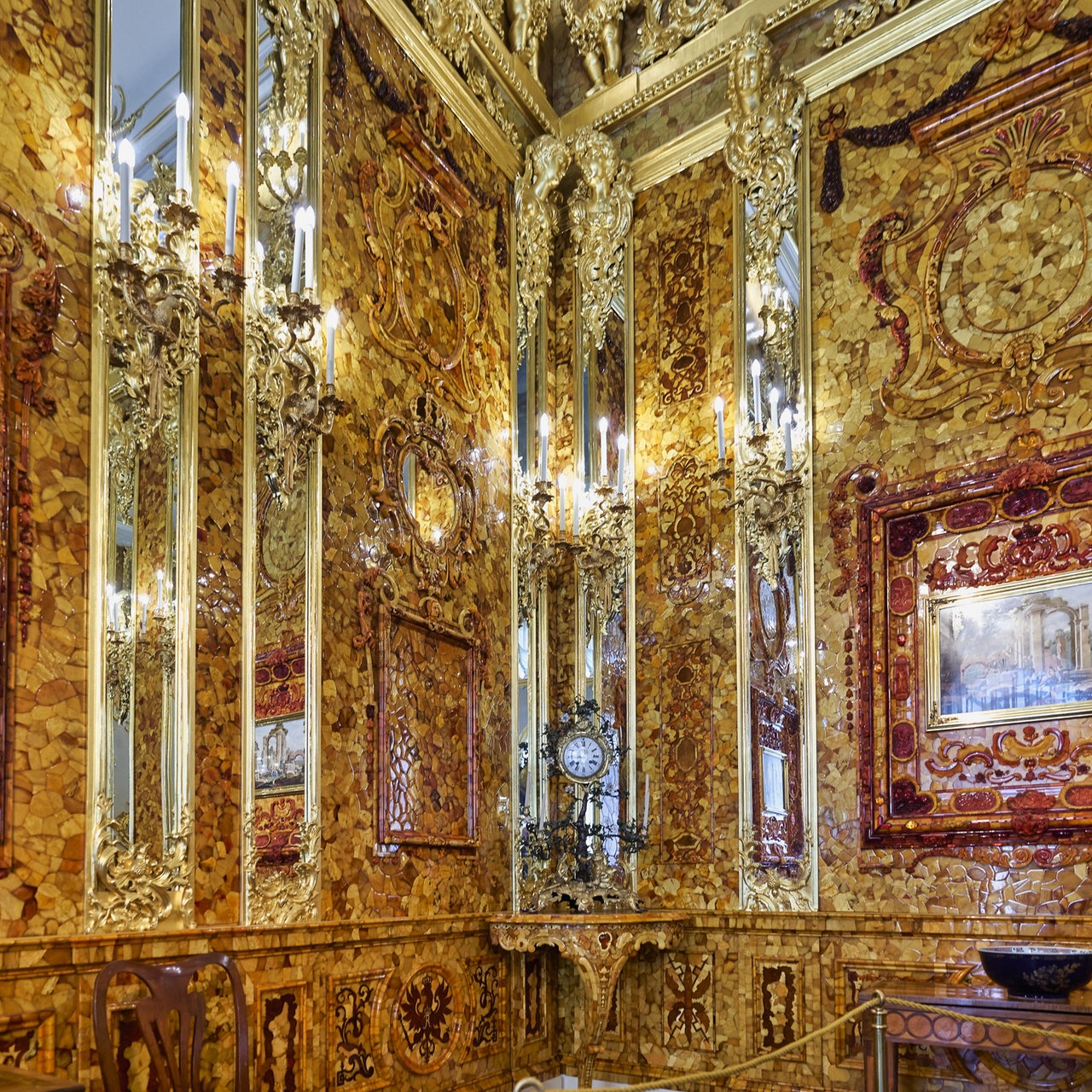 Der detailgetreue Nachbau des verschollenen Bernsteinzimmers im Katharinenpalast in St. Petersburg