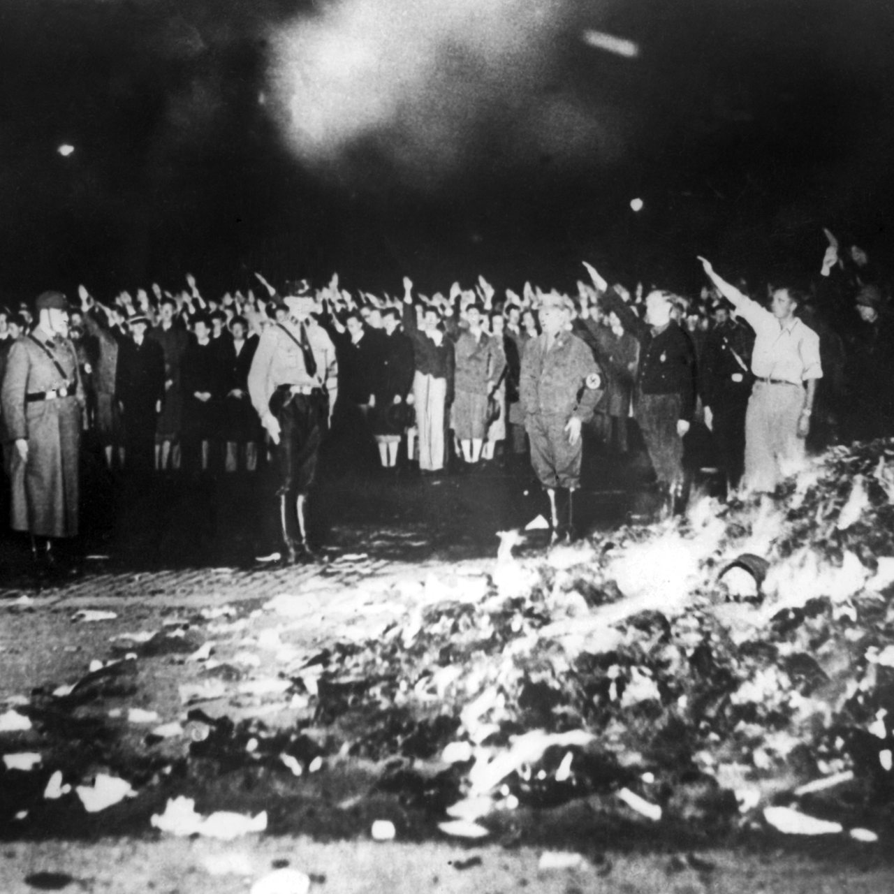 Aufnahme der Bücherverbrennung durch die Nationalsozialisten nach der Machtübernahme 1933