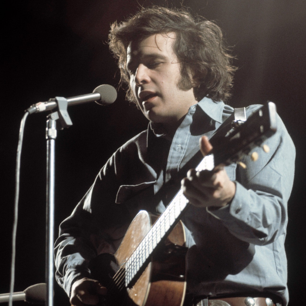 Der Folk-Sänger Don McLean in den 70er Jahren auf der Bühne