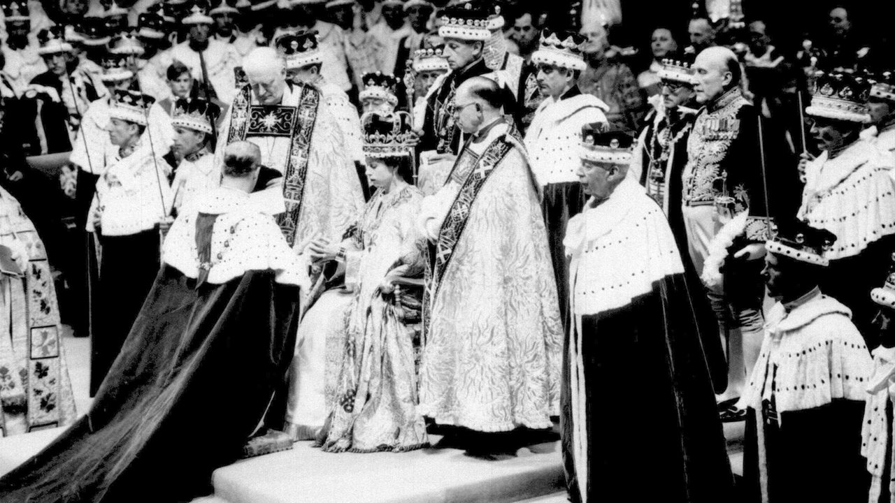 Prinzessin Elizabeth wird am 2.6. 1953 in der Westminster Abbey Londons zur Königin Elizabeth II. von Großbritannien gekrönt.