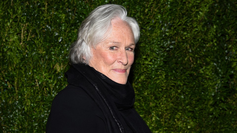 Die Schauspielerin Glenn Close lächelt in die Kamera (2019)