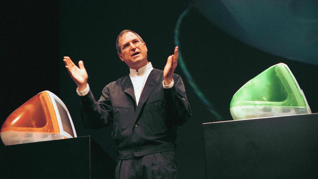 Apple-Interimschef und Mitbegründer Steve Jobs stellt 1999 die neue Generation der iMacs (Archivbild).