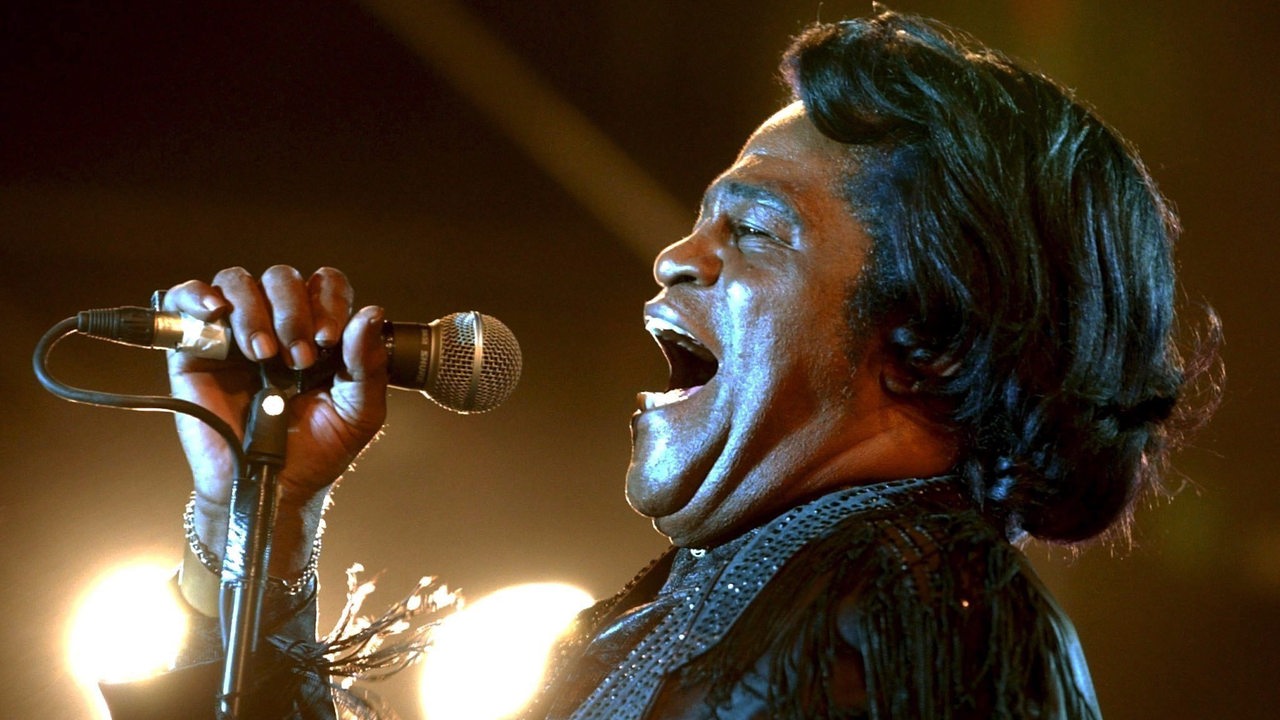 US Soul Legende James Brown singt ins Mikrofon 2002 in der Schweiz