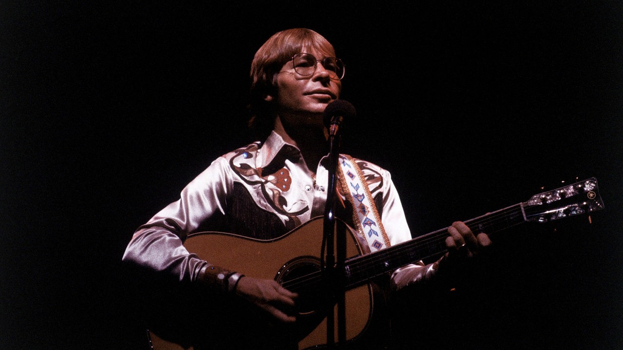 Countrysänger John Denver bei einem Auftritt in den 80er-Jahren (Archivbild)