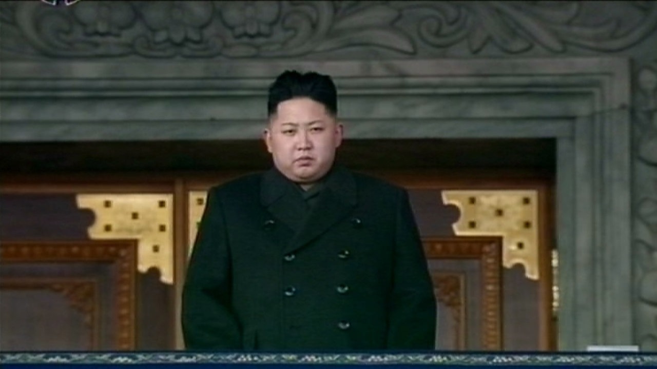 Kim Yon Un am 29. Dezember 2011 zeigt sich auf dem Balkon