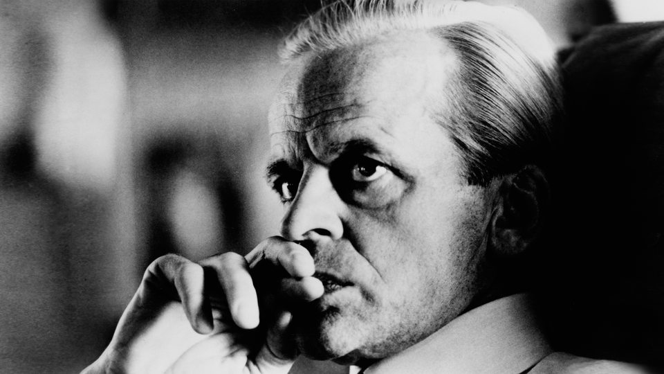 Schwarz-Weiß Aufnahme des Schauspielers Klaus Kinski von 1981