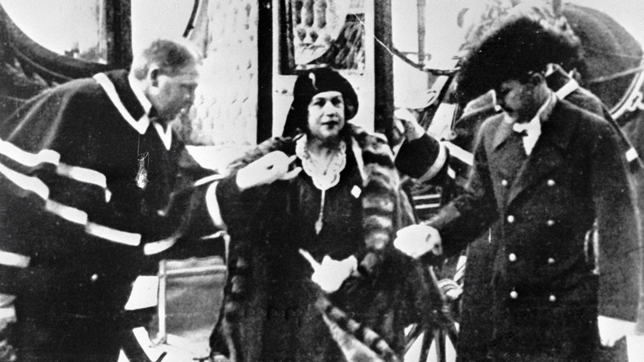 06.11.1923 Alexandra Kollontai Ankunft im Royal Palace