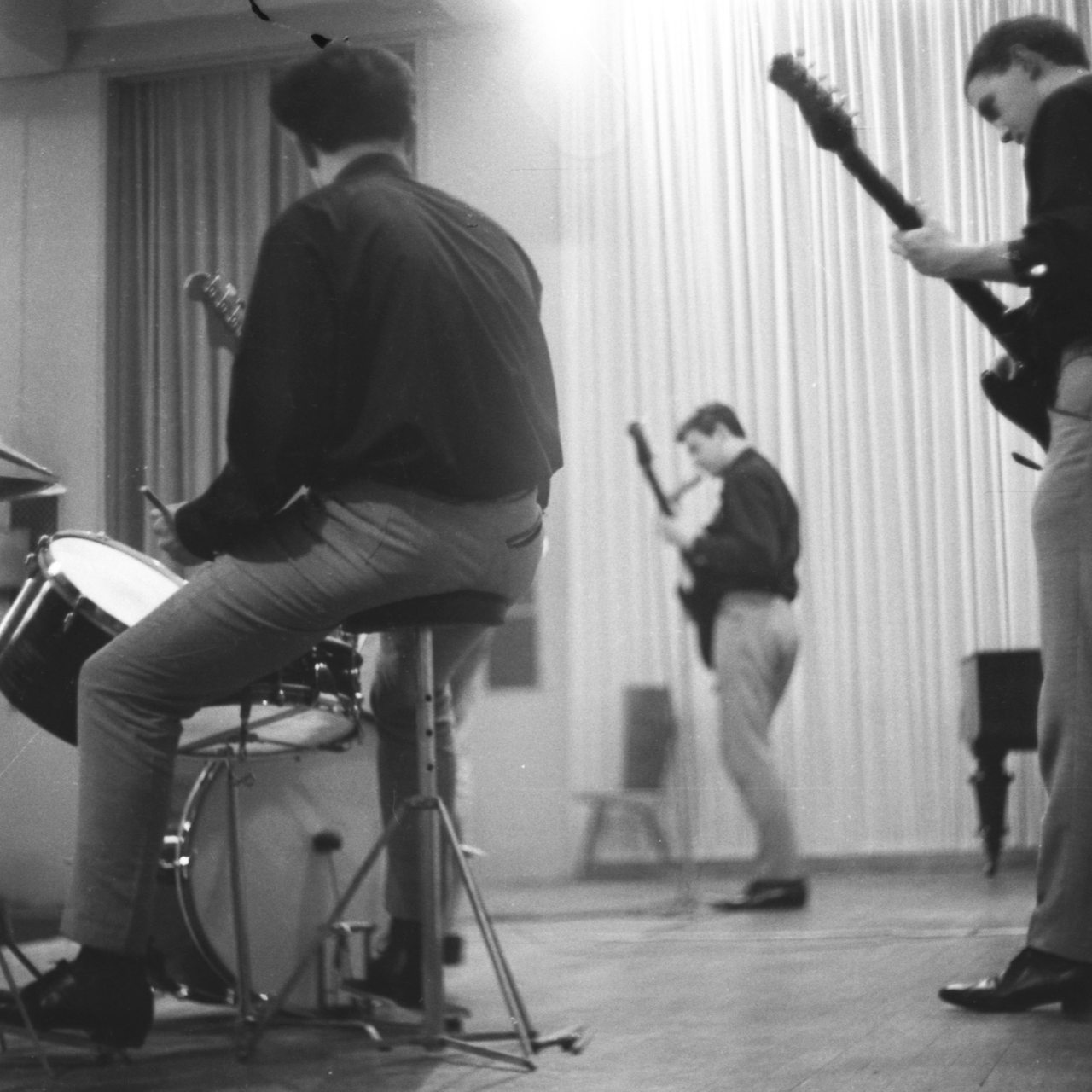 Eine Musikgruppe der DDR auf der Bühne in Ost-Berlin (Archivbild)