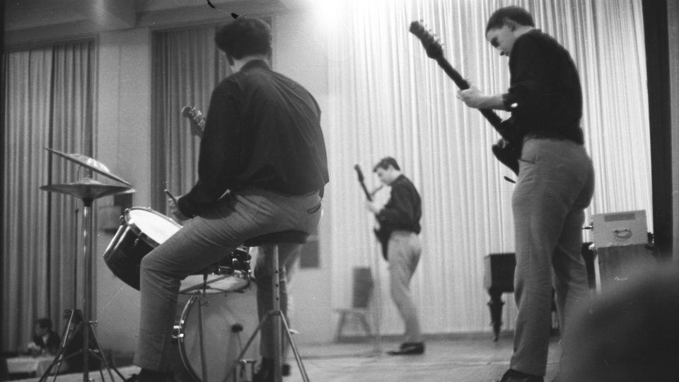 Eine Musikgruppe der DDR auf der Bühne in Ost-Berlin (Archivbild)