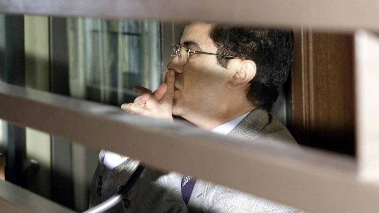 Der Libyer Musbah Abulgasem Eter wartet am 13.11.2001 im Gerichtssaal des Berliner Landgerichts auf die Urteilsverkündung im La Belle-Prozess.