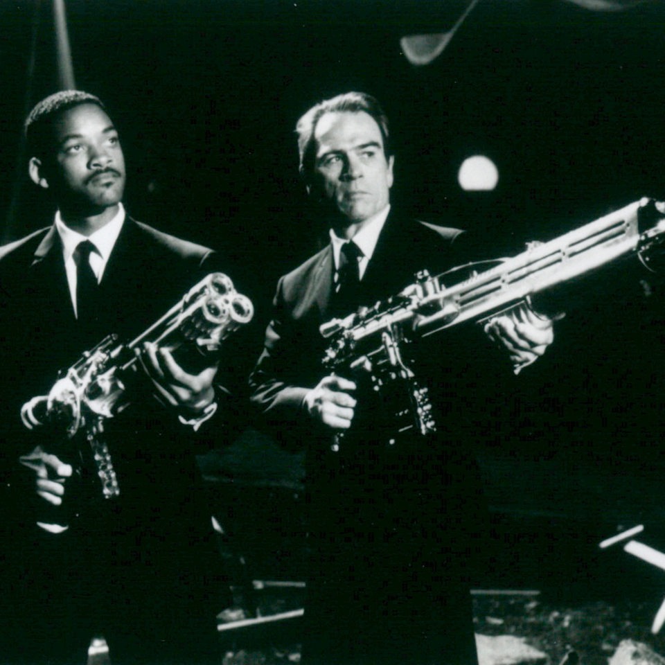 Die MIB-Agenten J (Will Smith) und K (Tommy Lee Jones) in Men in Black