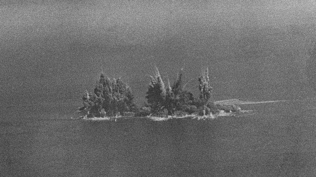 Britische Truppen sprengen am 18.04.1947 mit 6700 Tonnen Munition einen Teil der Nordseeinsel Helgoland.