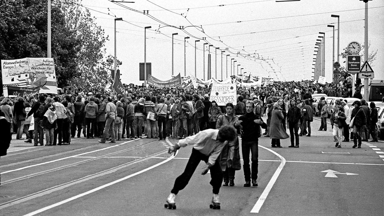 Demonstration gegen die Stationierung von Pershing 2 Raketen und Cruise Missiles auf dem Gebiet der BRD im Rahmen des NATO-Doppelbeschlusses (Archivbild)
