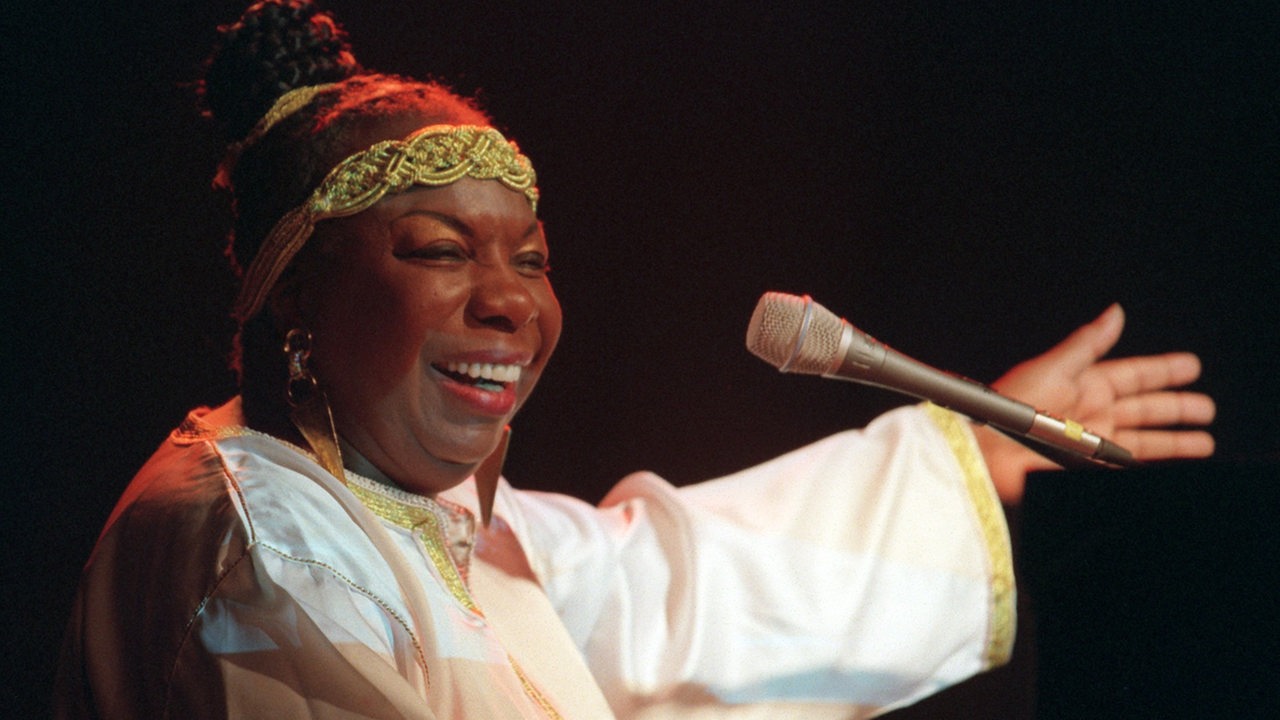 Die große alte Dame des Jazz, Nina Simone, eröffnet am 4.7.1997 mit ihrem Konzert das "West Port"-Festival vor den Hamburger Deichtorhallen. 