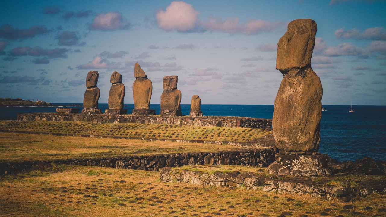 Steinfiguren auf Moai at Ahu Tongariki, Osterinsel, Chile