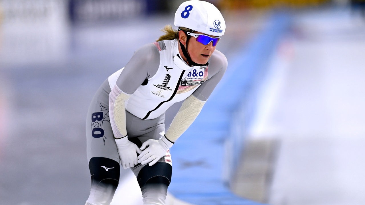 Claudia Pechstein beim Eisschnelllauf EM 2022 Heerenveen in den Niederlanden am 09. 01. 2022