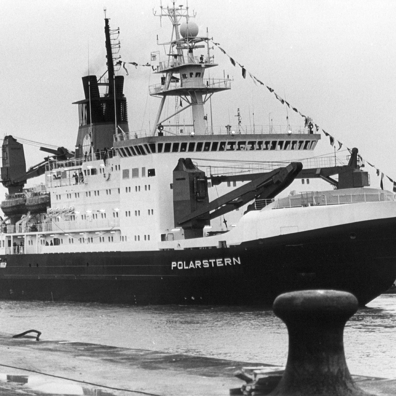 Das Polarforschungsschiff "Polarstern" wurde am 9. Dezember 1982 in Bremerhaven in Dienst gestellt. 