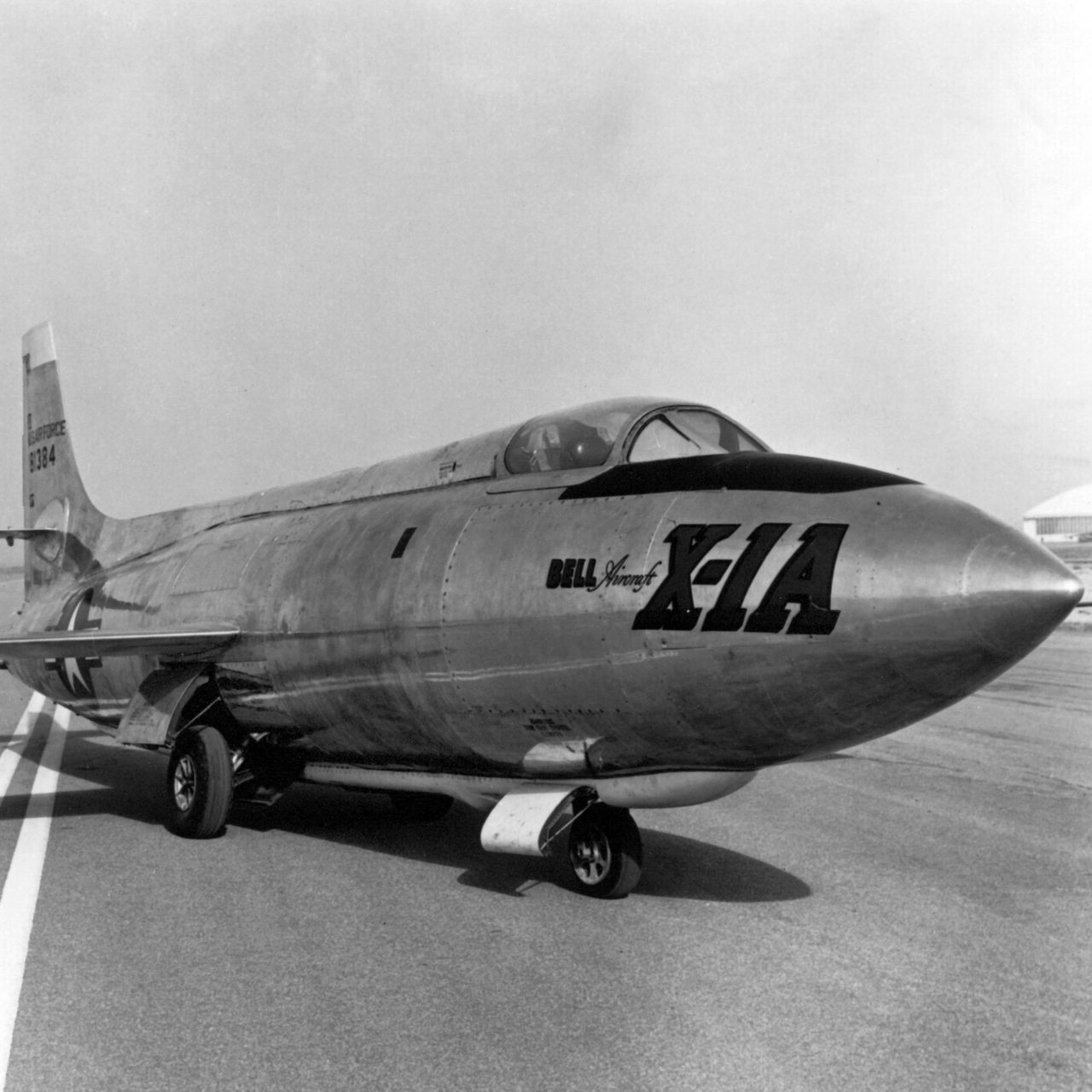 Bell X-1 durchbricht als erstes Flugzeug die Schallmauer 1946