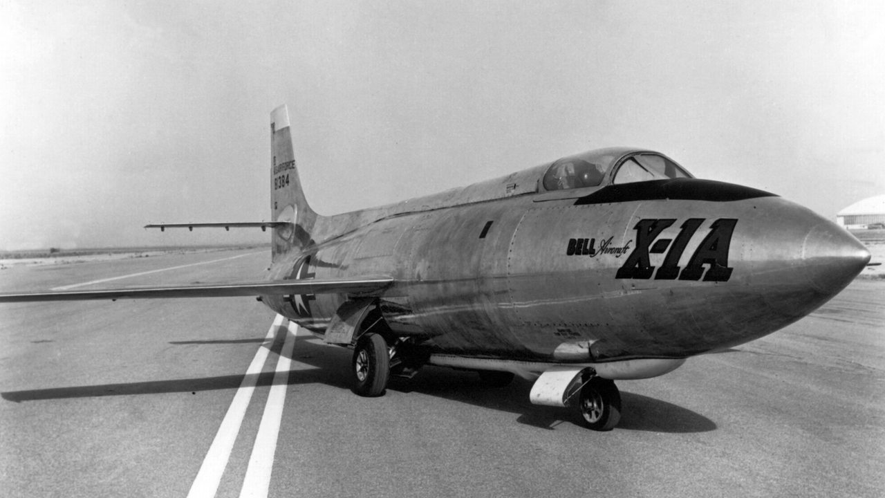 Bell X-1 durchbricht als erstes Flugzeug die Schallmauer 1946
