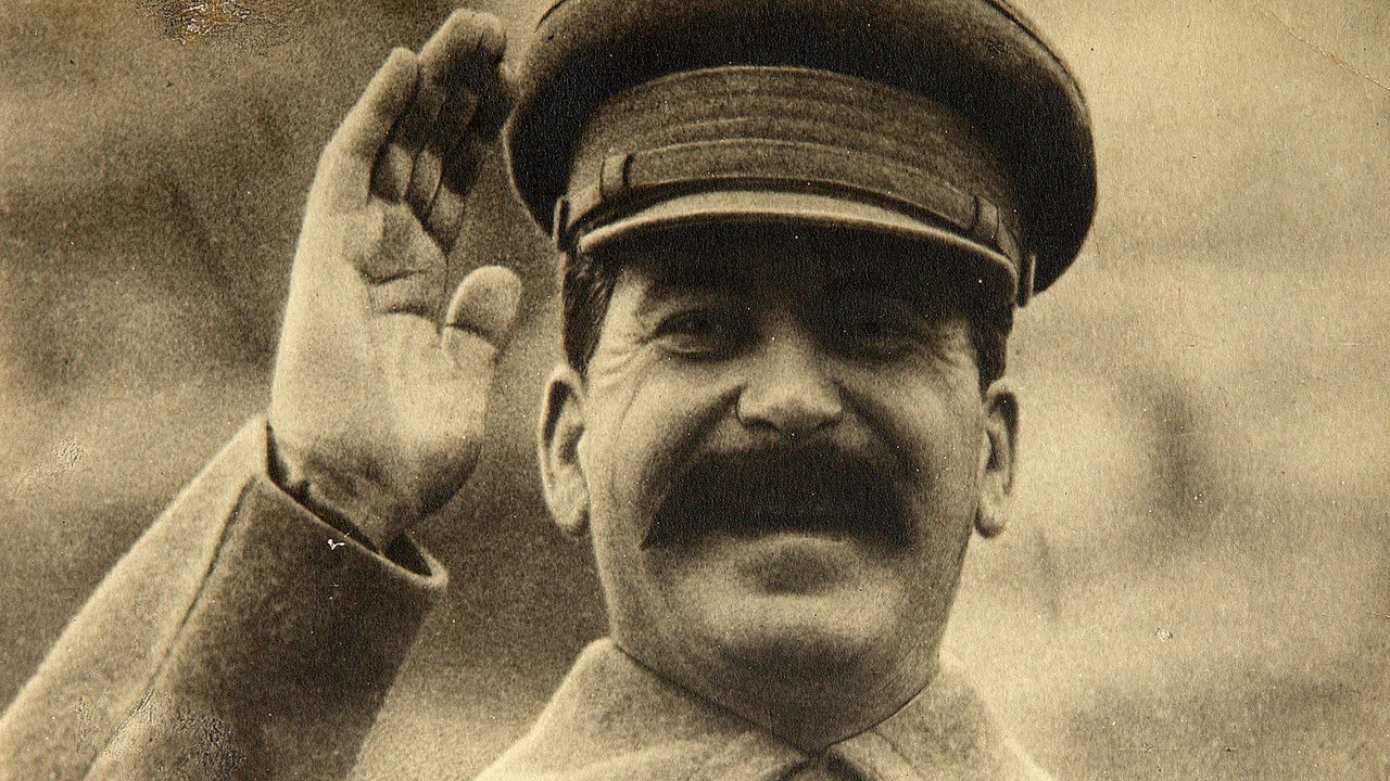 Porträt von Josef Stalin winkend und lachend 1935