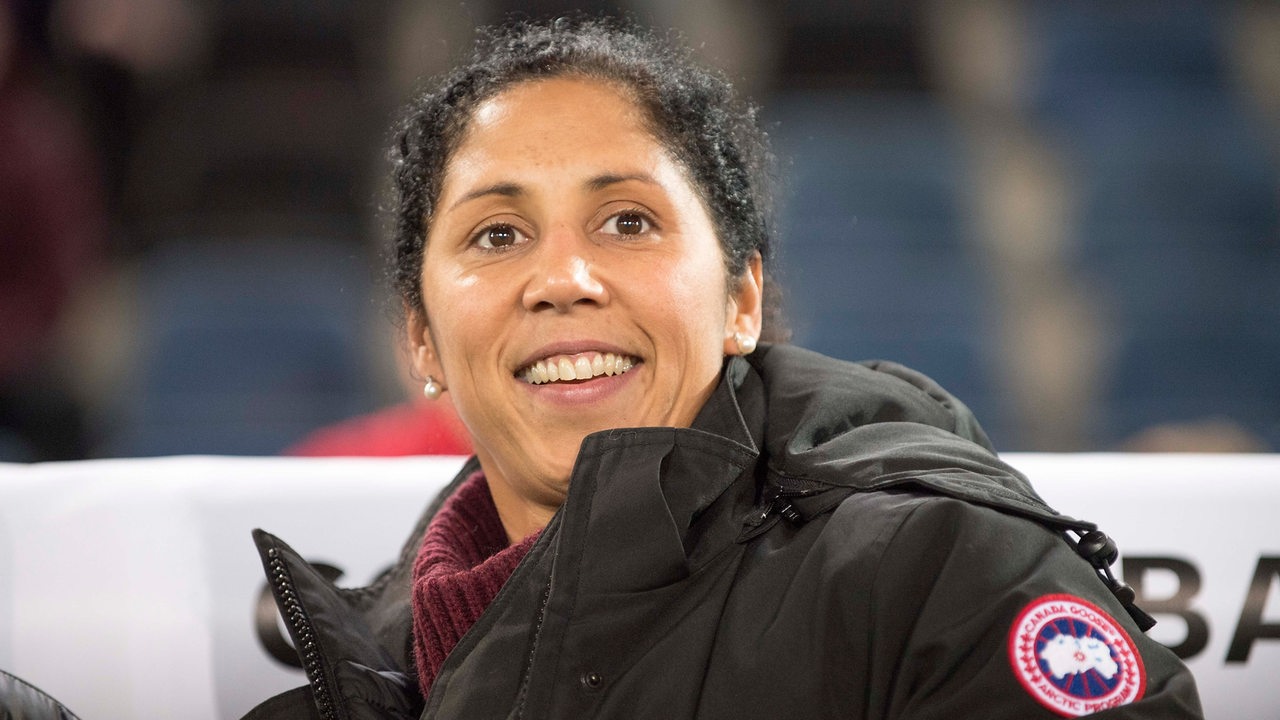 Steffi Jones 2017 als Bundestrainerin der Frauennationalmannschaft nach dem 4:0-Sieg gegen Frankreich (Archivbild)