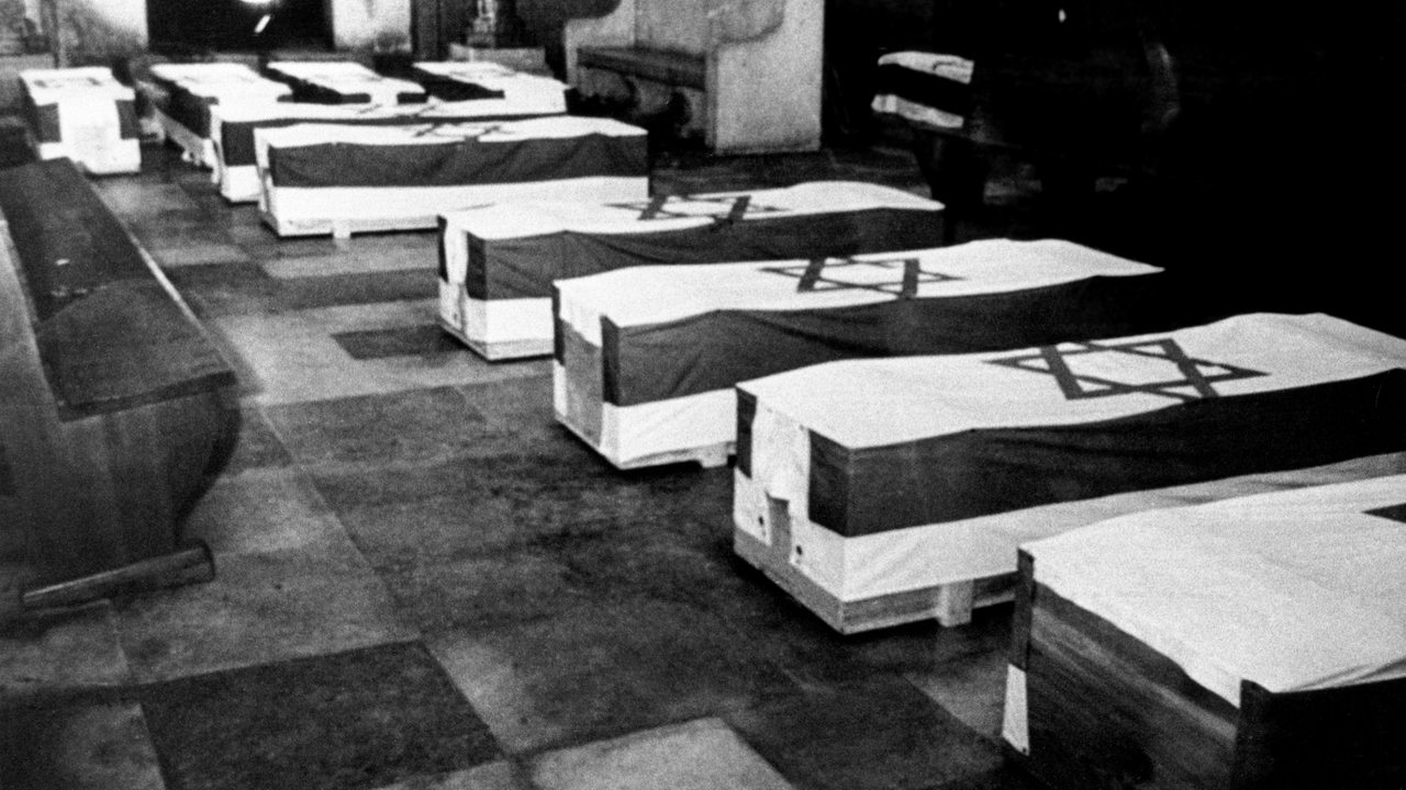 Die sterblichen Überreste der Opfer des arabischen Terroranschlags vom 05.09.1972 auf die israelische Olympia-Mannschaft sind in der Münchner Synagoge aufgebahrt.