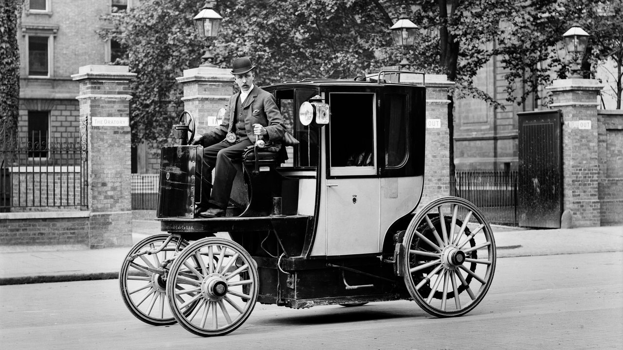 Erstes Taxi in England, aufgenommen um 1897