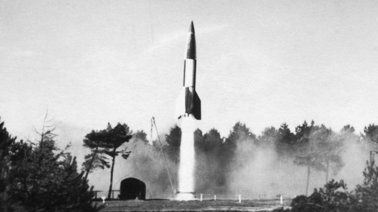 Eine V-2 Rakete startet 1945