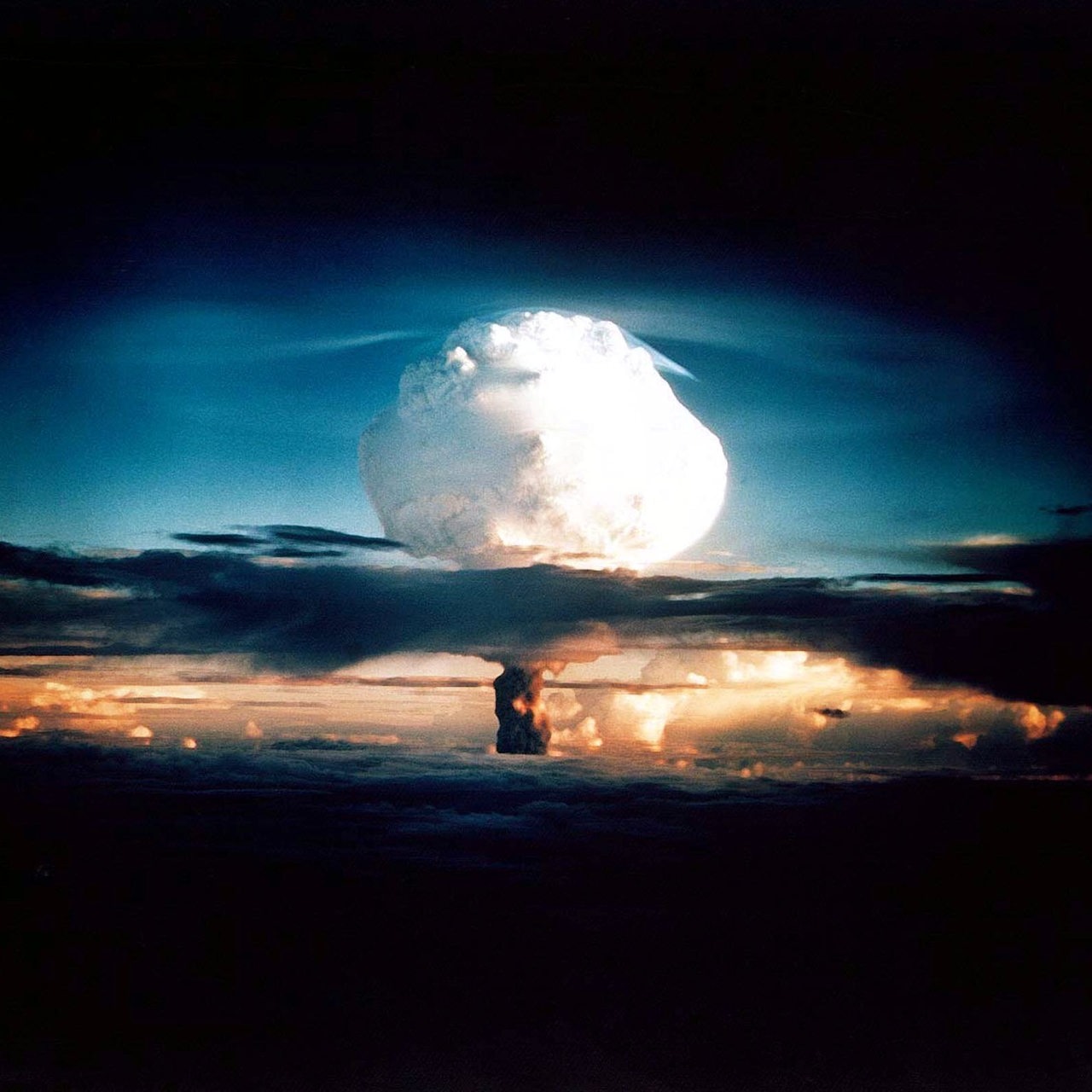 Am 1. November 1952 zündeten die USA auf einem Atoll der Marshall-Inseln im Pazifik die erste Wasserstoffbombe.