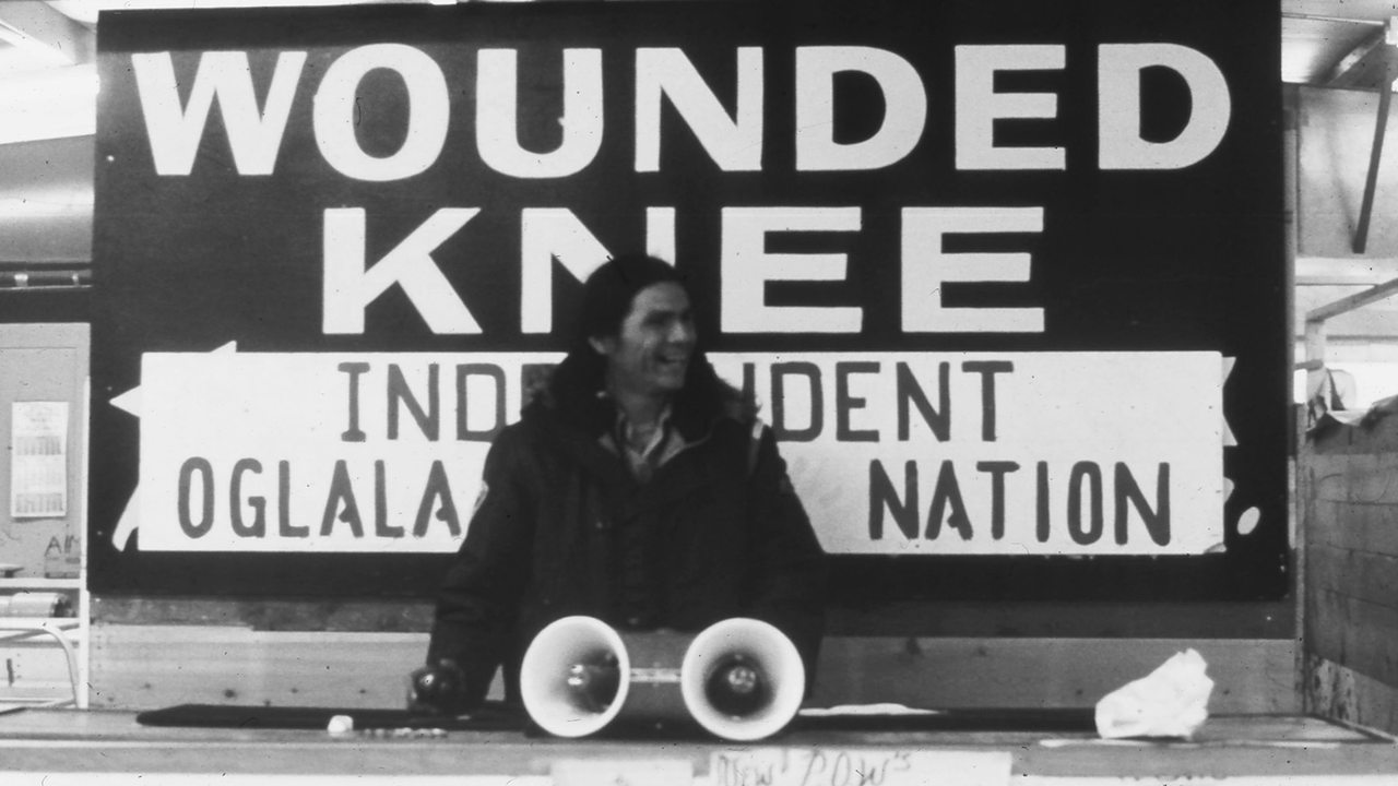 Aktivist Dennis Banks 1973 während der Besetzung des Wounded Knee durch das American Indian Movement