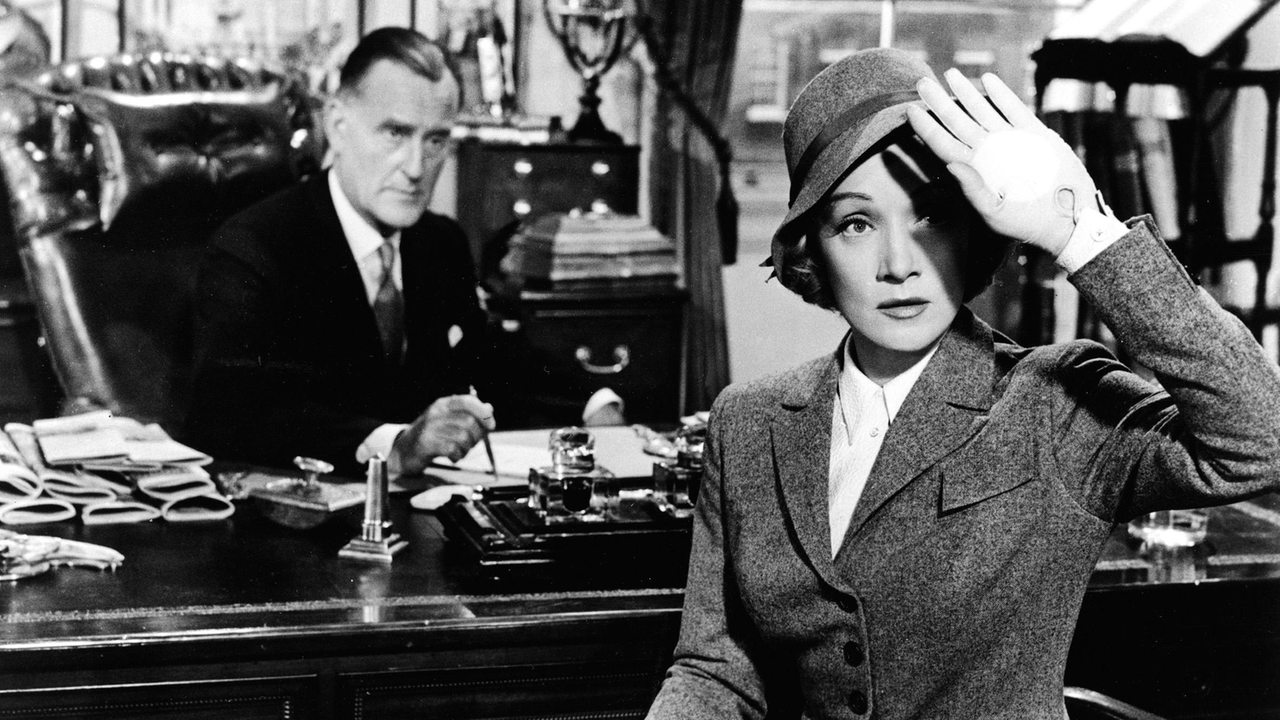 Szene mit John Williams (Brogan-Moore) und Marlene Dietrich (Christine Vole, die Zeugin der Anklage)